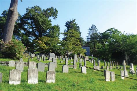  Ziadeh Mausoleum: En Mystisk Gravplats Fylld Med Historisk Skönhet!